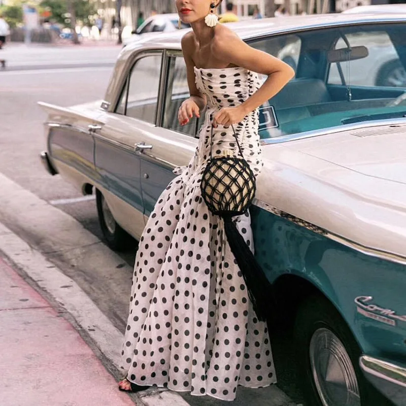 EFIOLY 2019 Women Sexy Strapless Polka Dot Pleated Dresses Female Holiday Party Boho Midi Dress High Waist Ruched Backless Dress
EFIOLY 2019 Women Sexy Strapless Polka Dot Pleated Dresses Female Holiday Party Boho Midi Dress High Waist Ruched Backless Dress