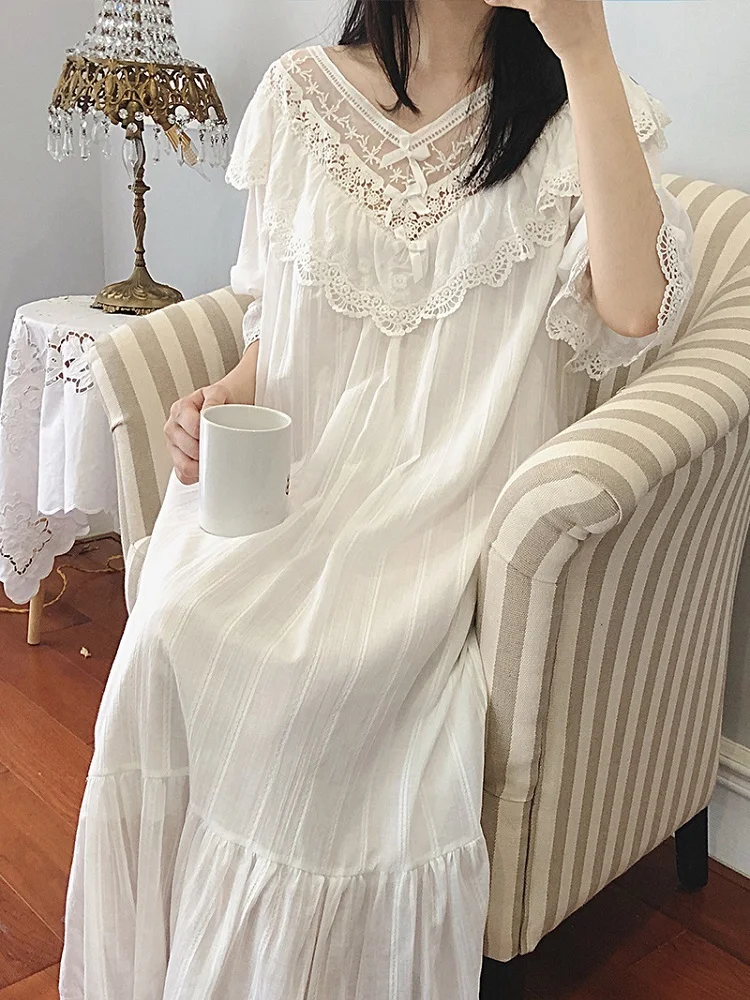 Vintage Women's White Lace Cotton Long Nightgowns Summer Sleepwear Female Home Elegant Long Night Dress
Vintage Women's White Lace Cotton Long Nightgowns Summer Sleepwear Female Home Elegant Long Night Dress