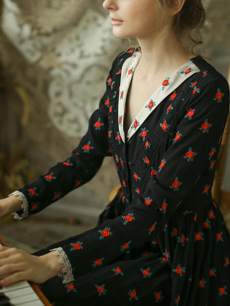 LYNETTE'S CHINOISERIE Spring Winter New Original Design Women Vintage Mori Girls Flower Embroidery Slim Black Dresses
LYNETTE'S CHINOISERIE Spring Winter New Original Design Women Vintage Mori Girls Flower Embroidery Slim Black Dresses