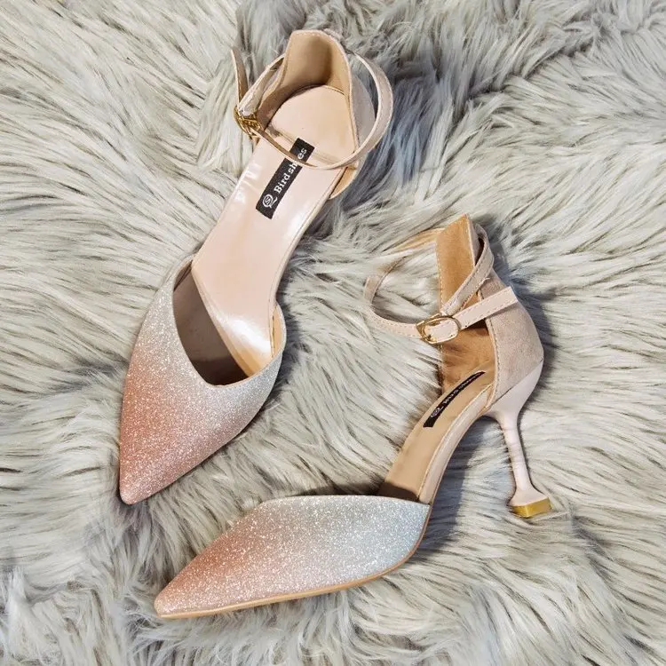 New pointed stiletto heels silver sequins matching wedding shoes fashion wild comfortable trend women's shoes
New pointed stiletto heels silver sequins matching wedding shoes fashion wild comfortable trend women's shoes