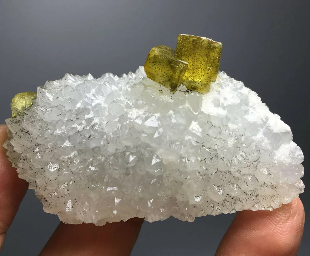 72g Natural Cubic YELLOW FLUORITE CRYSTAL Mineral Specimen wedding souvenirs guests
72g Natural Cubic YELLOW FLUORITE CRYSTAL Mineral Specimen wedding souvenirs guests