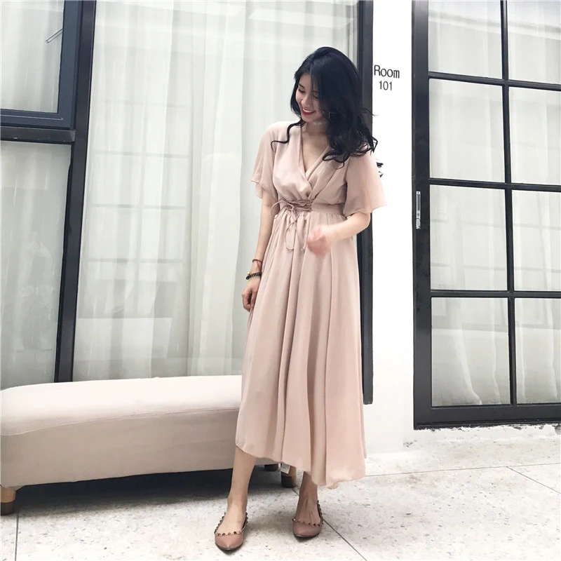 Korean version of the chic port temperament V-neck tie wild short-sleeved dress female summer loose waist large swing long dress 
Korean version of the chic port temperament V-neck tie wild short-sleeved dress female summer loose waist large swing long dress