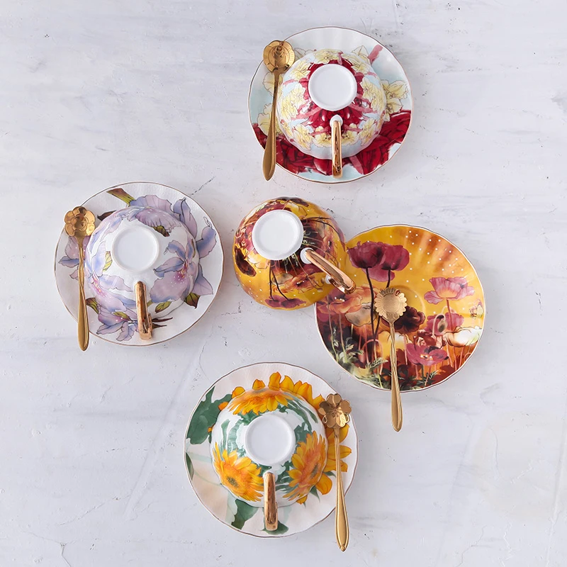 Coffee cup set luxury Bone China cups and Saucer and spoon Vintage flower tea cup teacup tea party essential afternoon tea cups
Coffee cup set luxury Bone China cups and Saucer and spoon Vintage flower tea cup teacup tea party essential afternoon tea cups