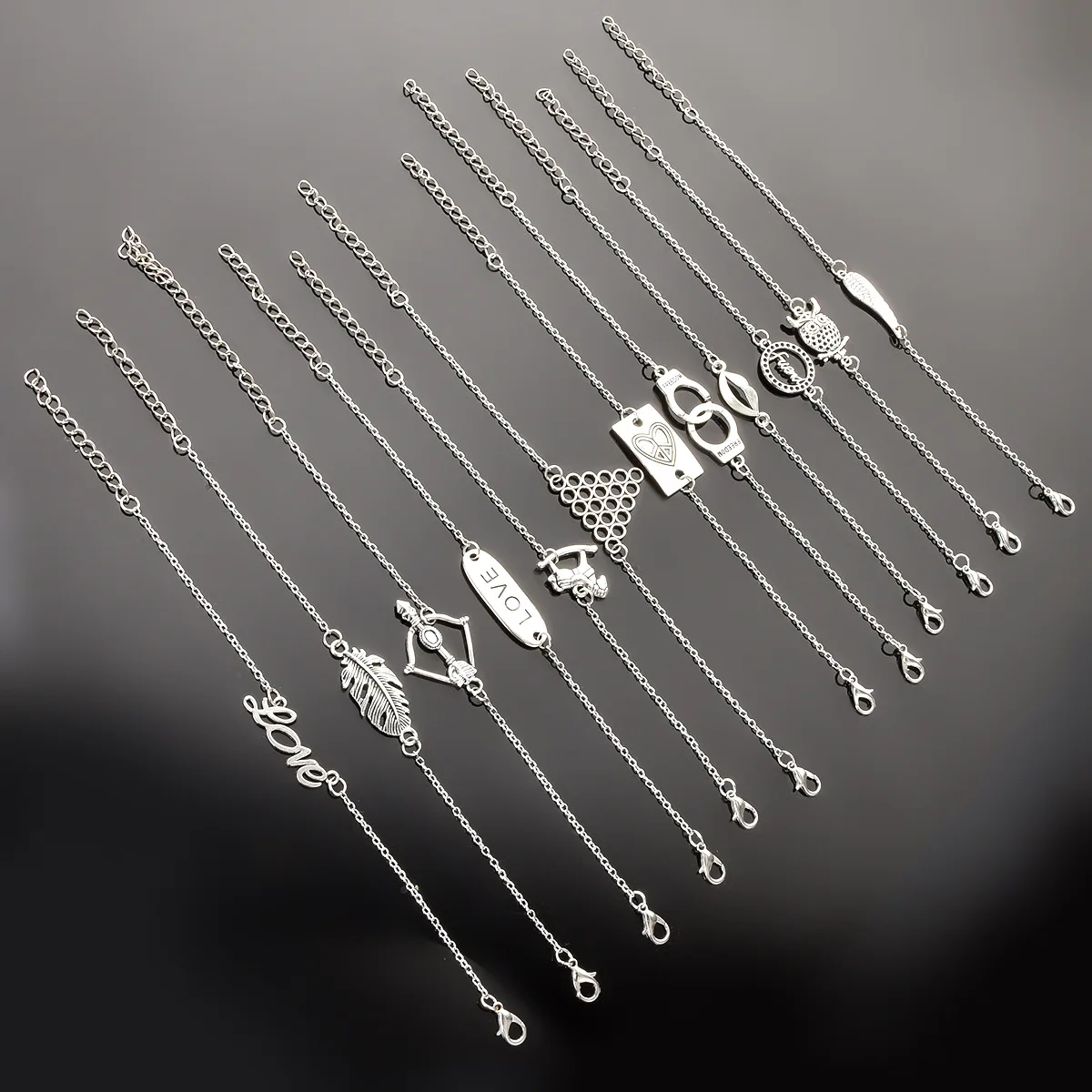 New Silver Plated Alloy Bracelet Bangle Simple Love Snake Chain Women Charm Bracelet Lobster Clasp Fashion Jewelry Gift Wedding
New Silver Plated Alloy Bracelet Bangle Simple Love Snake Chain Women Charm Bracelet Lobster Clasp Fashion Jewelry Gift Wedding