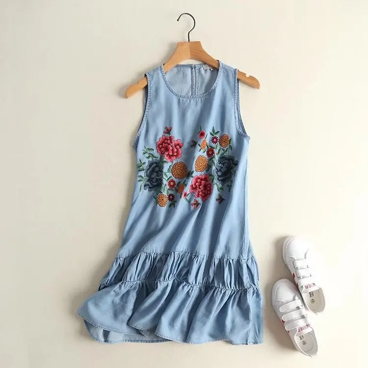 2018 Casual Sleeveless ladies elegant Floral Embroidered Tencel Denim Dresses vestido A-line Summer Dress Mini Dress Jeans
2018 Casual Sleeveless ladies elegant Floral Embroidered Tencel Denim Dresses vestido A-line Summer Dress Mini Dress Jeans