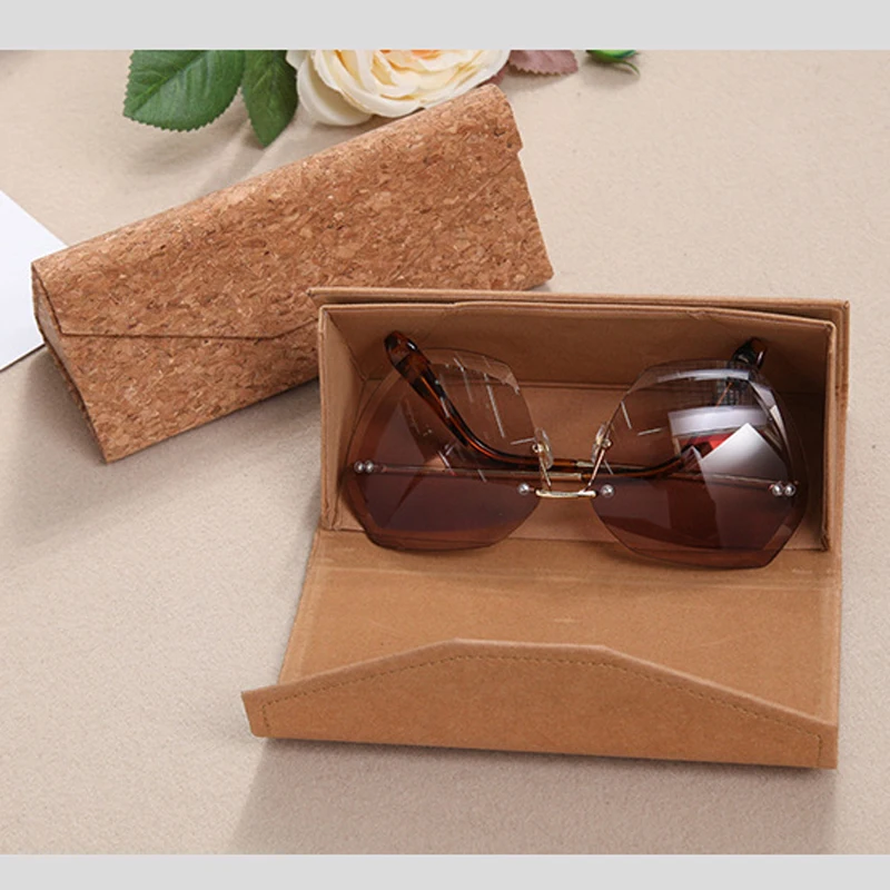 Protable Triangle Foldable Solid Glasses Cases Kraft paper Eyeglasses glasses case Eyewear Accessories Glass Box funda gafas
Protable Triangle Foldable Solid Glasses Cases Kraft paper Eyeglasses glasses case Eyewear Accessories Glass Box funda gafas