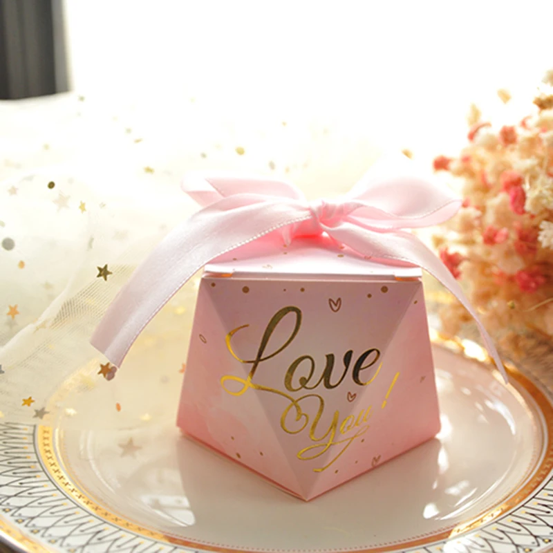 50pcs Laser Cut Diamond Love Carriage Favors Gifts Candy Boxes Bag With Ribbon Fresh Baby Shower Wedding Party Favor Decorations
50pcs Laser Cut Diamond Love Carriage Favors Gifts Candy Boxes Bag With Ribbon Fresh Baby Shower Wedding Party Favor Decorations