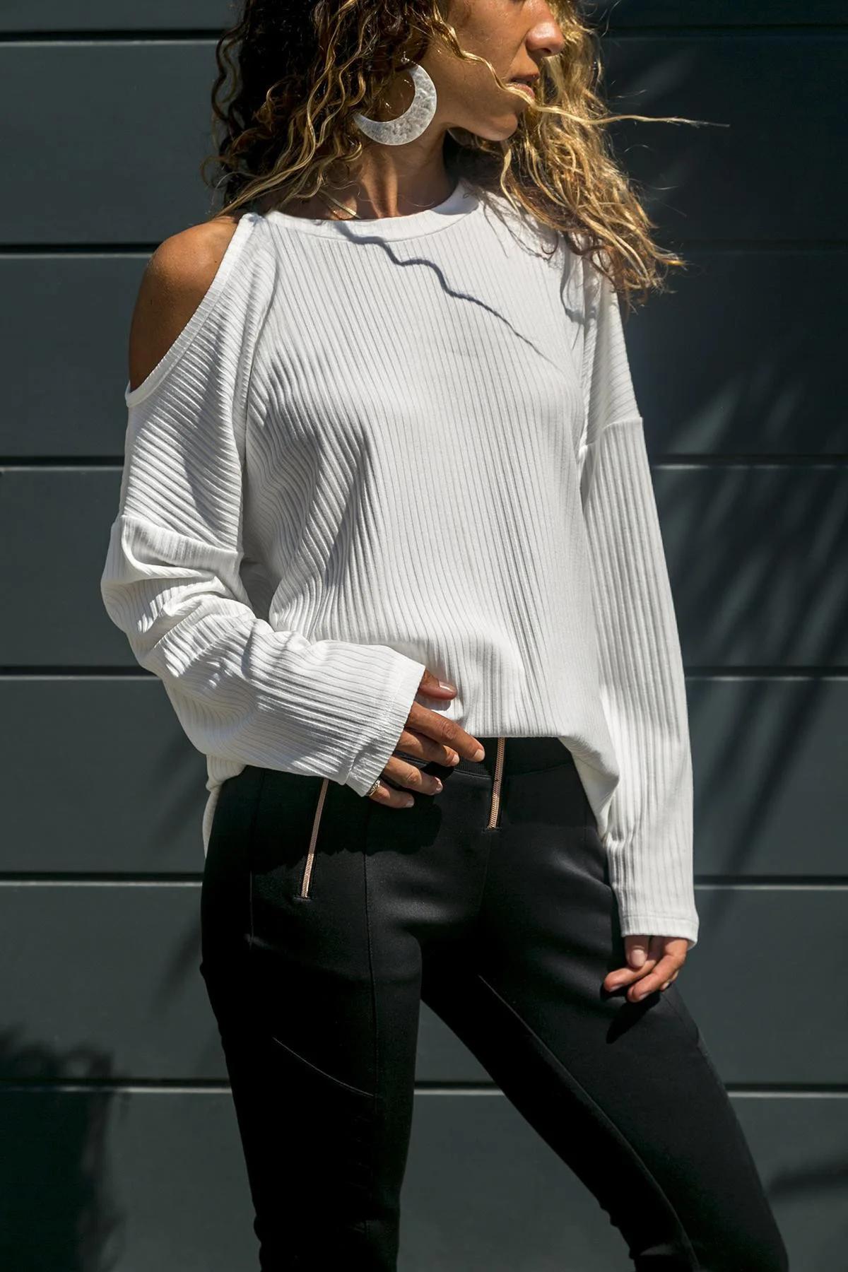 Sexy Hollow Out Shoulder Ribbed T Shirt Women Long Sleeve Casual Loose Tshirt Girl Autumn Winter Basic Women T-shirt SJ404M
Sexy Hollow Out Shoulder Ribbed T Shirt Women Long Sleeve Casual Loose Tshirt Girl Autumn Winter Basic Women T-shirt SJ404M