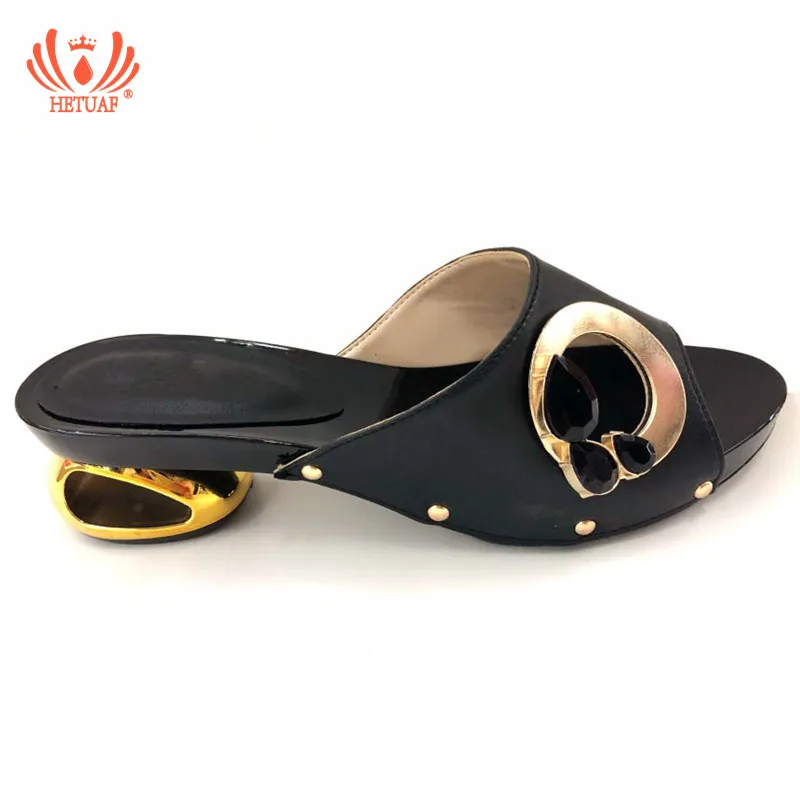 2019 Latest Italian Ladies Sexy Low Heel Black Pumps For Wedding Rhinestones Design Women Pumps African Sandal Shoes for Parties
2019 Latest Italian Ladies Sexy Low Heel Black Pumps For Wedding Rhinestones Design Women Pumps African Sandal Shoes for Parties