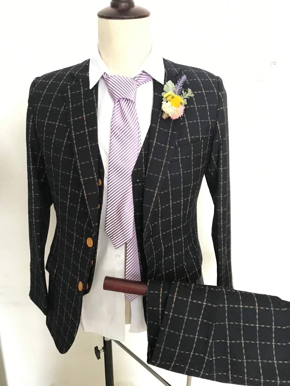 2017 Navy Blue Plaid Suits men dress suits Wool wedding Tuxedos for men British style custom made Mens suit slim fit Blazer
2017 Navy Blue Plaid Suits men dress suits Wool wedding Tuxedos for men British style custom made Mens suit slim fit Blazer