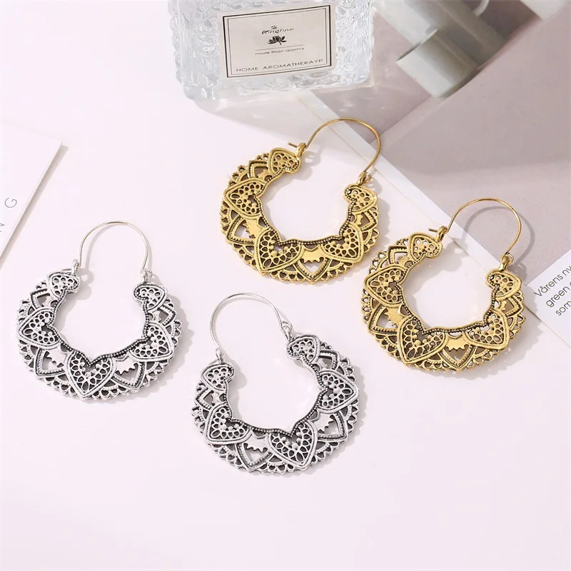 Women Gold And Silver Bohemian Nationality Hollow Carving Classic Pattern Totem Vintage Jewelry Pendant
Women Gold And Silver Bohemian Nationality Hollow Carving Classic Pattern Totem Vintage Jewelry Pendant