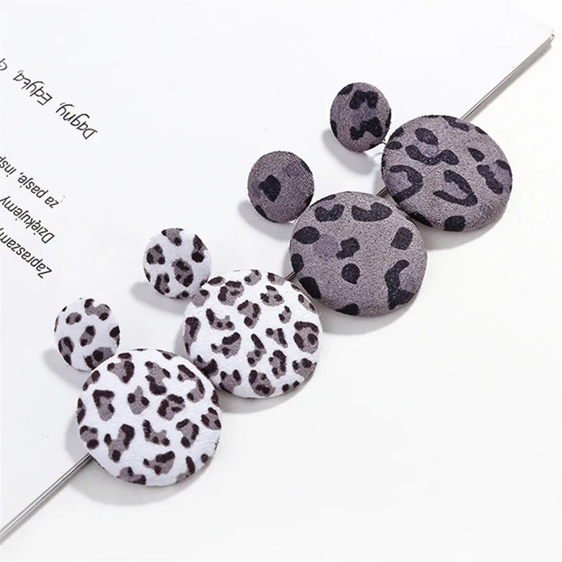 Simple Autumn And Winter New Round Plush Leopard Cloth Earrings Round Paragraph Alloy Earrings Women's
Simple Autumn And Winter New Round Plush Leopard Cloth Earrings Round Paragraph Alloy Earrings Women's