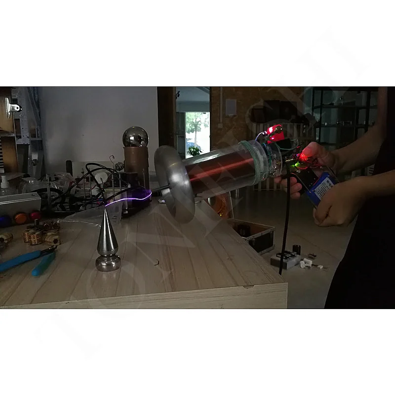 Tesla lightning gun electromagnetic gun super cool science test device, science fiction game weapon pre-sale!
Tesla lightning gun electromagnetic gun super cool science test device, science fiction game weapon pre-sale!