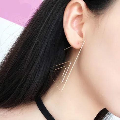 Free Shipping! 2018 Fashion New Earrings Gold / Silver Simple Wild Paper Clip Geometry Triangle Ladies Ear Gift Wholesale
Free Shipping! 2018 Fashion New Earrings Gold / Silver Simple Wild Paper Clip Geometry Triangle Ladies Ear Gift Wholesale