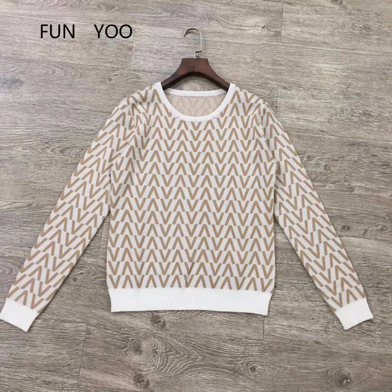 2019 Female Autumn Knitted thin Sweater V letter Full Sleeve O-neck Casual Joker Fashion
2019 Female Autumn Knitted thin Sweater V letter Full Sleeve O-neck Casual Joker Fashion