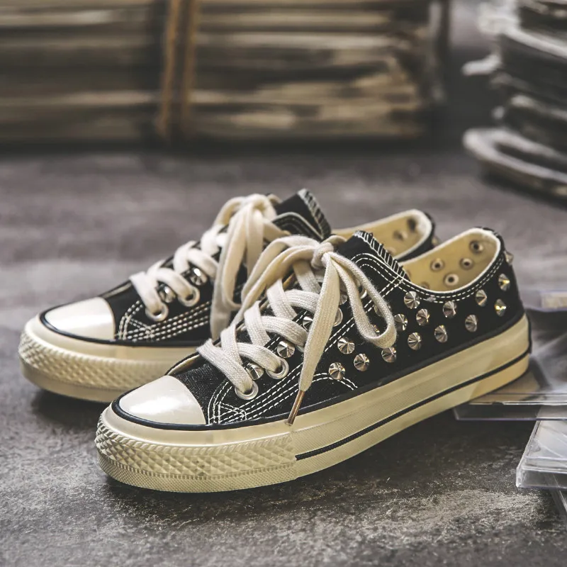 2019 new Spring autumn woman Skateboard shoes fashion breathable Black rivets canvas woman sports shoes tenis feminino K2-44
2019 new Spring autumn woman Skateboard shoes fashion breathable Black rivets canvas woman sports shoes tenis feminino K2-44