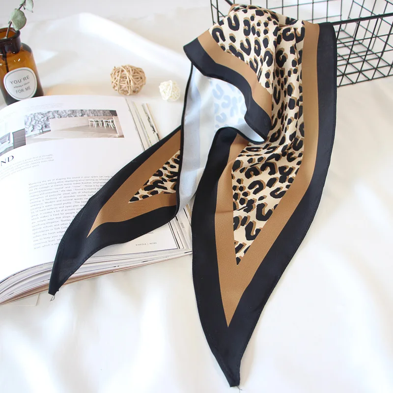 Classic Leopard Print Triangle Scarf for Women Head Bandage Silk-like Handkerchief Cachecol Female Bag Decoration Accessories
Classic Leopard Print Triangle Scarf for Women Head Bandage Silk-like Handkerchief Cachecol Female Bag Decoration Accessories