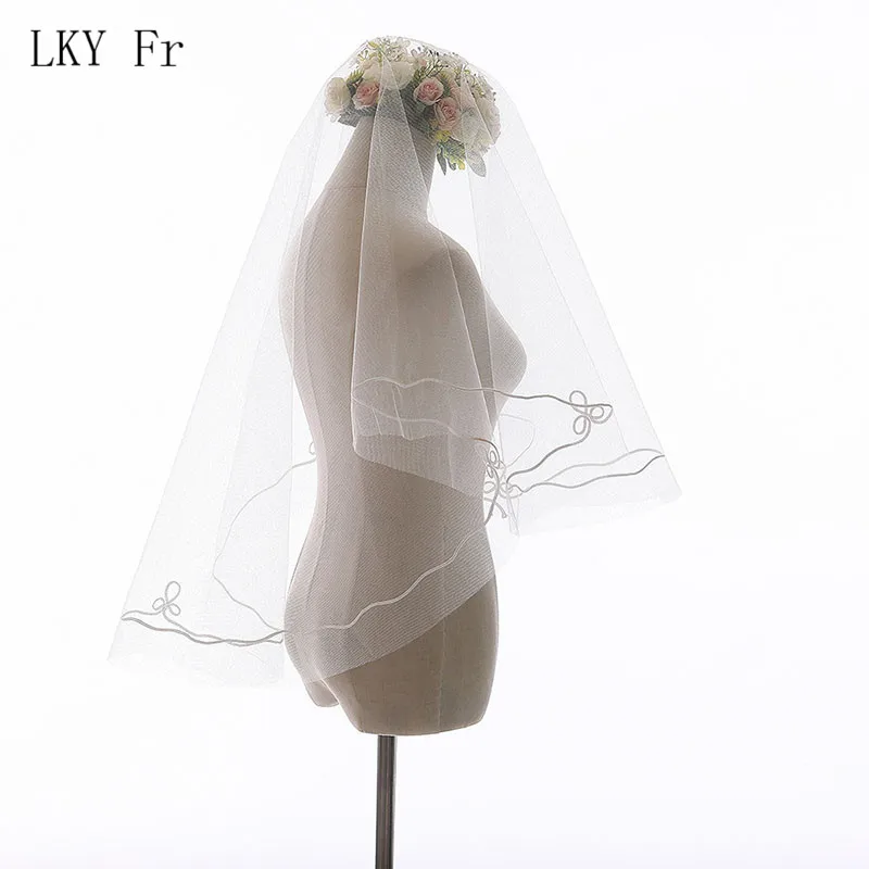 LKY Fr Wedding Veil With Lace Bridal Veils Short 1 Layer 1.3m White Cathedral Wedding Veil for Girl Marriage Wedding Accessories
LKY Fr Wedding Veil With Lace Bridal Veils Short 1 Layer 1.3m White Cathedral Wedding Veil for Girl Marriage Wedding Accessories