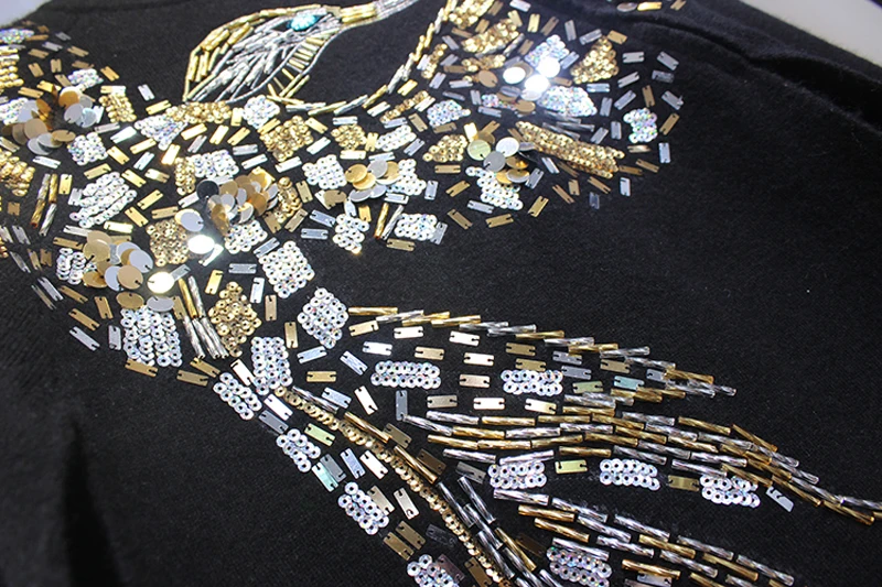 معطف شتوي محاك بالعباءه من الكشمير برسم طير النسر مطرز يدويا مطرز بالترتر للنساء معطف باكمام جديد كولكشن شتوي تريند معطف شتوي محاك بالعباءه من الكشمير برسم طير النسر مطرز يدويا مطرز بالترتر للنساء معطف باكمام جديد كولكشن شتوي تريند