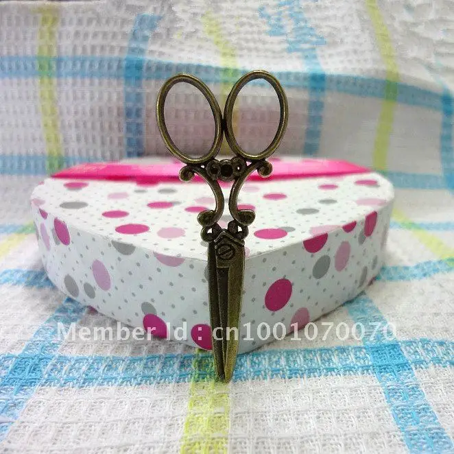 10pcs Antique bronze charm of the lovely ornaments Zinc Alloy Jewelry Accessories DIY fashion jewelry pendant
10pcs Antique bronze charm of the lovely ornaments Zinc Alloy Jewelry Accessories DIY fashion jewelry pendant
