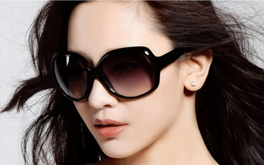Ms Hilton joker sunglasses in Europe and the trend of the big frame glasses star with the glasses
Ms Hilton joker sunglasses in Europe and the trend of the big frame glasses star with the glasses