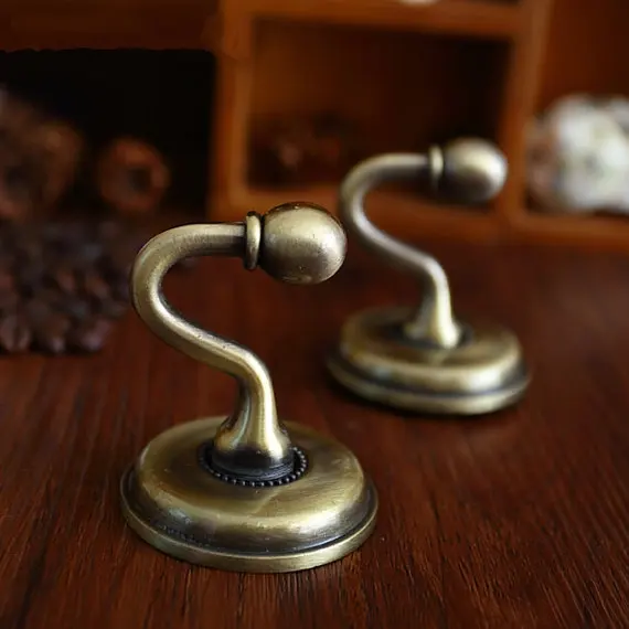 Vintage Inspired Wall Hooks Metal Bronze Wall Decor / Cottage Chic Curtain Hooks French Country Hat Coat Hangers
Vintage Inspired Wall Hooks Metal Bronze Wall Decor / Cottage Chic Curtain Hooks French Country Hat Coat Hangers