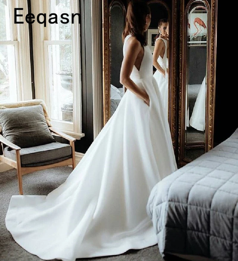 New Satin Wedding Dresses 2018 White Floor Length Court Train Women Garden Bridal Gowns vestidos de noiva manga comprida
New Satin Wedding Dresses 2018 White Floor Length Court Train Women Garden Bridal Gowns vestidos de noiva manga comprida