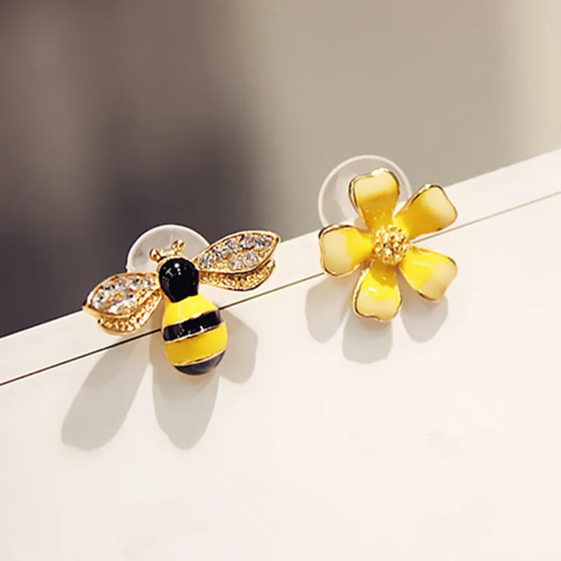 2019 Cute Hot Flower Bee Asymmetric Earrings Zircon Earrings Wholesale Fashion Jewelry Punk Stud Earrings for Women Girls Gift
2019 Cute Hot Flower Bee Asymmetric Earrings Zircon Earrings Wholesale Fashion Jewelry Punk Stud Earrings for Women Girls Gift