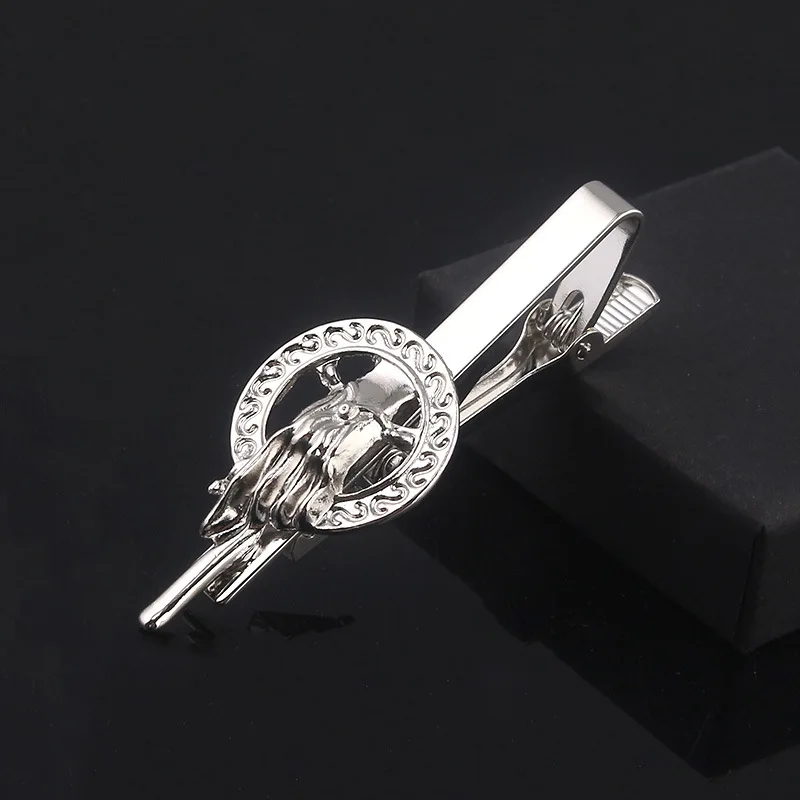 GOT Game of Thrones King's Hand of The King Tie Clips Alloy Vintage Cosplay Accessories Props Jewelry Christmas Gift for Dad Men
GOT Game of Thrones King's Hand of The King Tie Clips Alloy Vintage Cosplay Accessories Props Jewelry Christmas Gift for Dad Men
