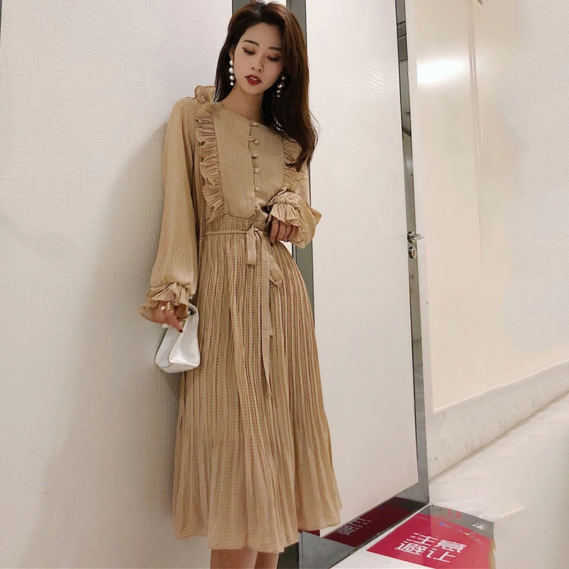 2019 Loose Retro Chiffon A-line Ruffle dress Loose waist Polka dot belt Pleated Chiffon long dress cc92
2019 Loose Retro Chiffon A-line Ruffle dress Loose waist Polka dot belt Pleated Chiffon long dress cc92