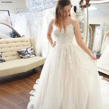 Romantic 2019 A-Line Tulle Wedding Dresses Spaghetti Straps Appliques Sequined Backless Bohemian Bridal Gowns abiti da sposa
Romantic 2019 A-Line Tulle Wedding Dresses Spaghetti Straps Appliques Sequined Backless Bohemian Bridal Gowns abiti da sposa