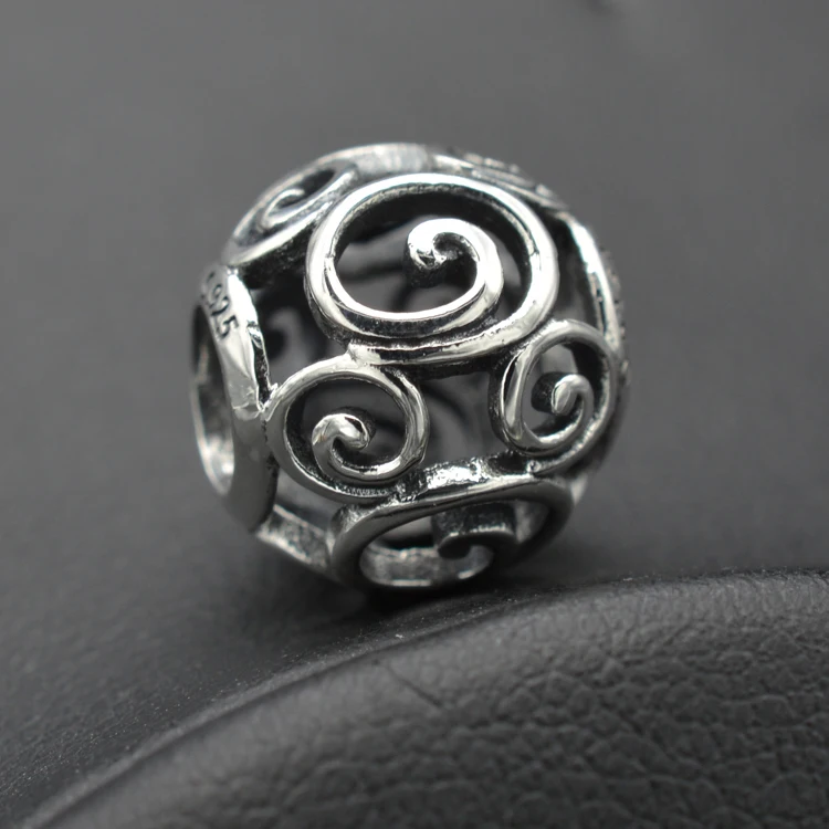 Both men and women can use silver bracelet beads with European and American retro patterns
Both men and women can use silver bracelet beads with European and American retro patterns