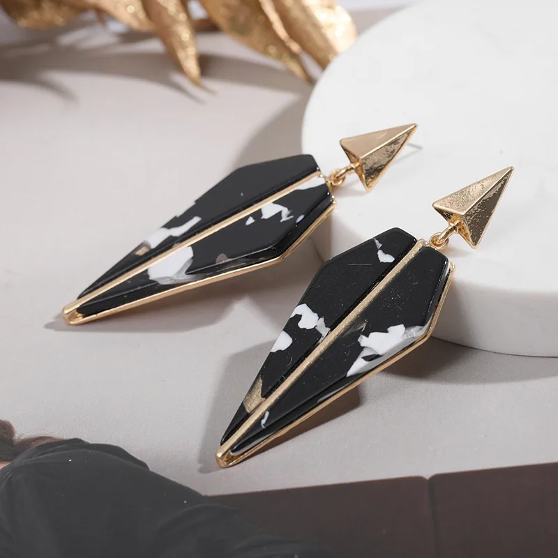 Geometric Triangle Alloy Earrings for Women Gold Metal Inlaid Acrylic Fashion Earrings for Women 2019 Statement Jewelry Earings
Geometric Triangle Alloy Earrings for Women Gold Metal Inlaid Acrylic Fashion Earrings for Women 2019 Statement Jewelry Earings