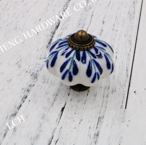 FastE SHIPPING 34mm 43MM Special Hand painted blue and white porcelain Ceramic Knobs Cabinets Cupboard Door Pulls
FastE SHIPPING 34mm 43MM Special Hand painted blue and white porcelain Ceramic Knobs Cabinets Cupboard Door Pulls