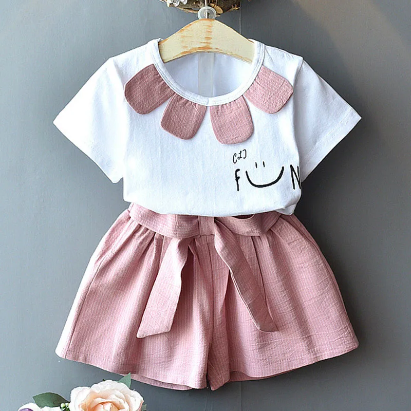 Girls Sets 2019 Summer New Children's Clothing Girls Cute Sweet Smile Short-Sleeved T-Shirt + Lace Shorts Two-Piece Suit
Girls Sets 2019 Summer New Children's Clothing Girls Cute Sweet Smile Short-Sleeved T-Shirt + Lace Shorts Two-Piece Suit