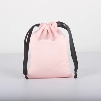 5pcs/lot 17*23cm Custom Logo Printed Pink Satin Silk Drawstring Pouch Wholesale Packaging
5pcs/lot 17*23cm Custom Logo Printed Pink Satin Silk Drawstring Pouch Wholesale Packaging