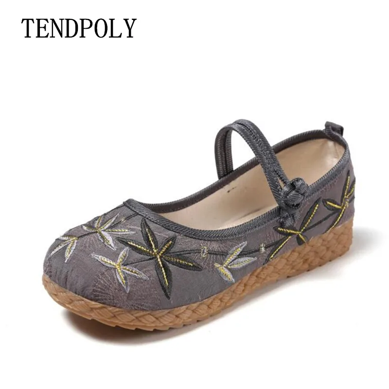New Chinese national style retro female flat shoes spring exquisite embroidery wild cloth shoes hot casual women's singles shoes
New Chinese national style retro female flat shoes spring exquisite embroidery wild cloth shoes hot casual women's singles shoes