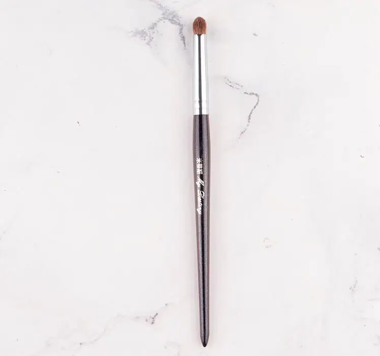1 piece 031 Eyeshadow Smudge Makeup Brushes Eye Blending Pony hair Wood handle Professional Make up tools
1 piece 031 Eyeshadow Smudge Makeup Brushes Eye Blending Pony hair Wood handle Professional Make up tools