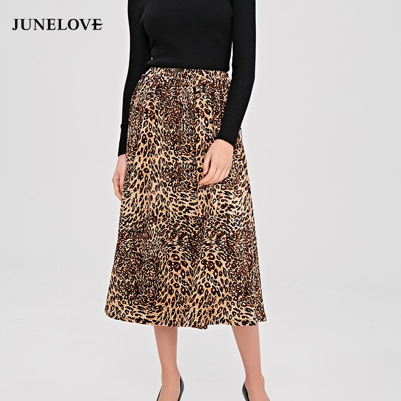 JuneLove Women New Leopard Maxi Long Skirts Vintage Female Animal Print Velvet Skirts Casual Elastic Lady Pleated Skirts Bottoms
JuneLove Women New Leopard Maxi Long Skirts Vintage Female Animal Print Velvet Skirts Casual Elastic Lady Pleated Skirts Bottoms