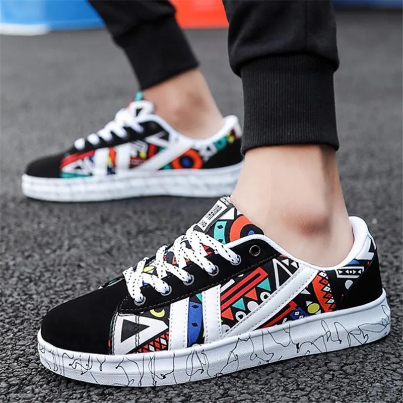 Men's shoes casual wild Sneakers canvas shoes spring and autumn new classic large size movement shoes male youth graffiti
Men's shoes casual wild Sneakers canvas shoes spring and autumn new classic large size movement shoes male youth graffiti