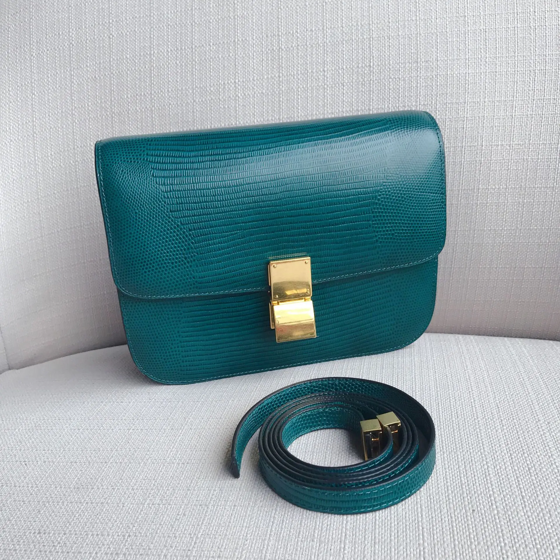 Top Quality Genuine Leather Lizard Pattern Women Shoulder Bag Bolsas De Mujer Cross Body Flap Bags Bolsa Feminina Designer Bag
Top Quality Genuine Leather Lizard Pattern Women Shoulder Bag Bolsas De Mujer Cross Body Flap Bags Bolsa Feminina Designer Bag