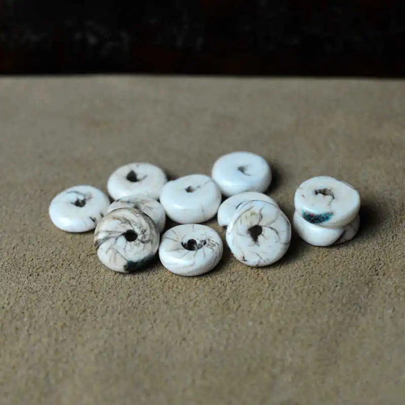 TSB0293 Nepal Old Naga Conch shell Coin Beads 17-18mm Tridacna Button 10 beads lot
TSB0293 Nepal Old Naga Conch shell Coin Beads 17-18mm Tridacna Button 10 beads lot