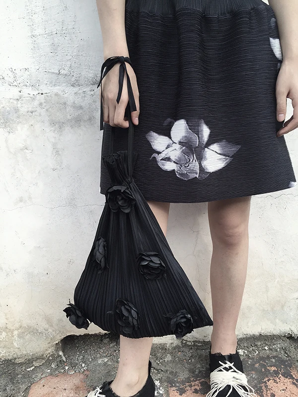 Originally Customized Handbag Folding Design for Originally Created Bags pleated bag free shipping
Originally Customized Handbag Folding Design for Originally Created Bags pleated bag free shipping