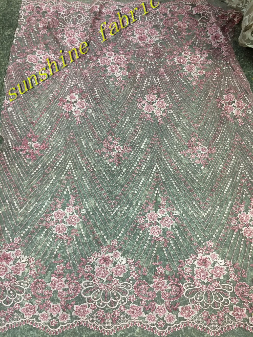 5 yards Latest sequins embroidery guipure African lace fabric cheap price french net lace fabric
5 yards Latest sequins embroidery guipure African lace fabric cheap price french net lace fabric