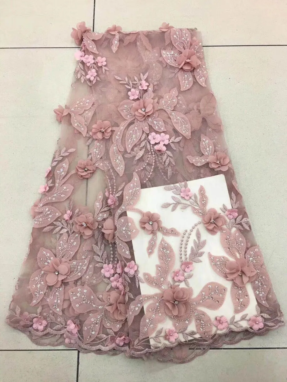 Multilayer 3D Handwork Beaded Size Stones French Lace Fabric High Quality Nigerian Tulle Lace Fabric For Luxury Evening Dresses
Multilayer 3D Handwork Beaded Size Stones French Lace Fabric High Quality Nigerian Tulle Lace Fabric For Luxury Evening Dresses