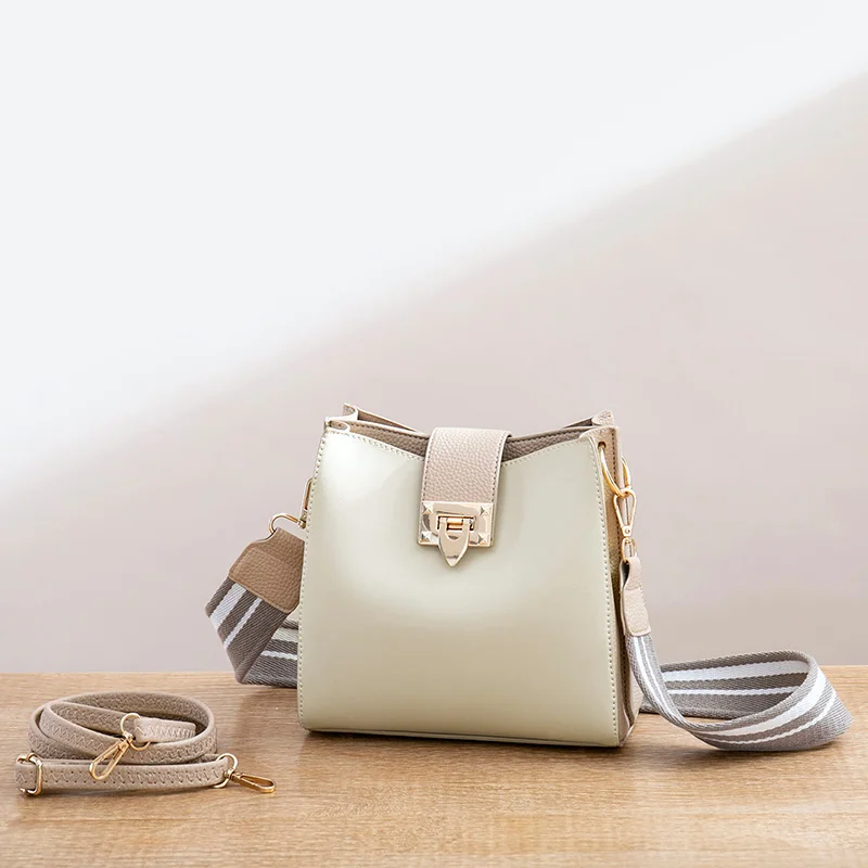 Women's Wide shoulder strap Handbags Women PU Leather Shoulder Bags Ladies Bucket Bag Messeng Totes Bags
Women's Wide shoulder strap Handbags Women PU Leather Shoulder Bags Ladies Bucket Bag Messeng Totes Bags
