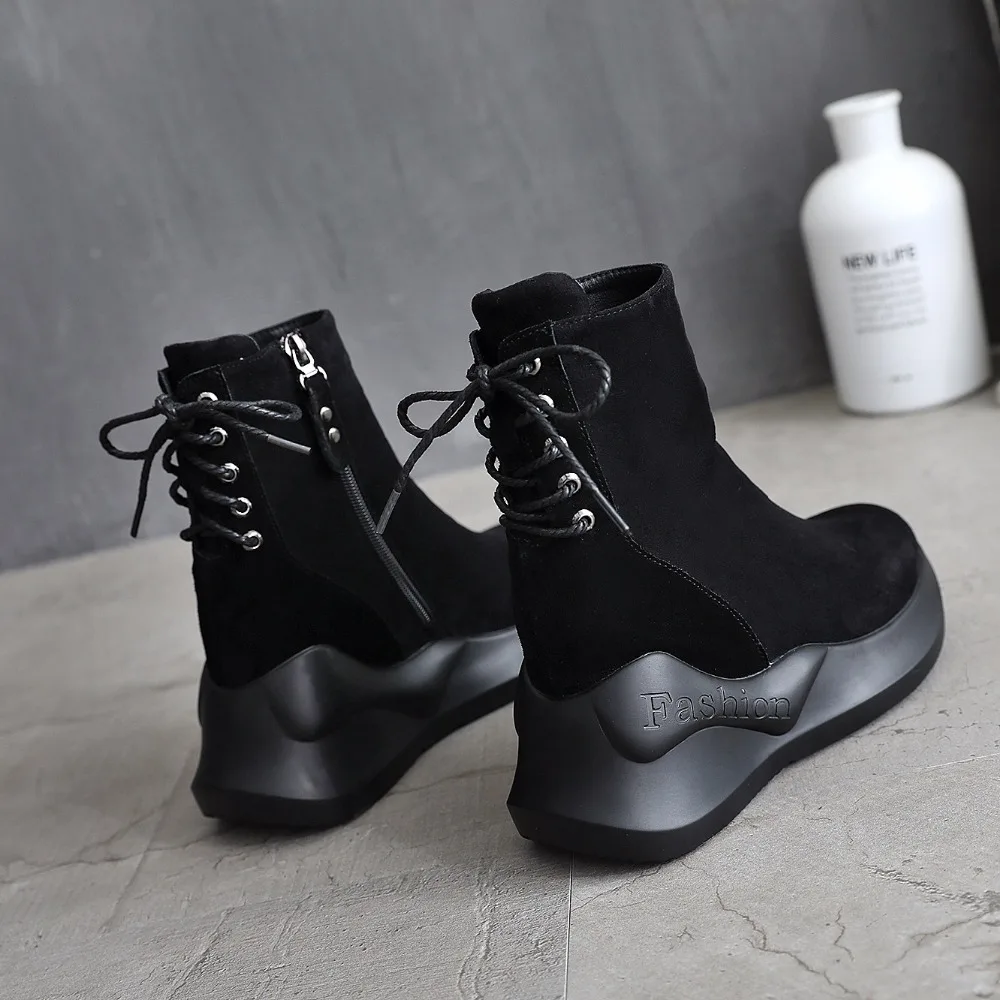 2018 autumn new stylish simple solid color platform Martin boots women's trend comfortable and comfortable high boots.
2018 autumn new stylish simple solid color platform Martin boots women's trend comfortable and comfortable high boots.