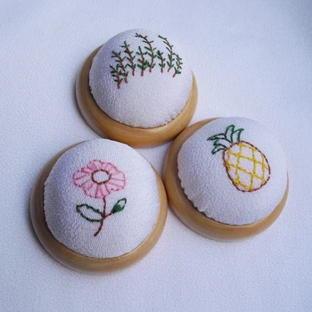 Free shipping 20pcs/lot Needle Pin Cushion handmade DIY embroidered Handcraft Tool for sewing needlework Wooden base E96-4
Free shipping 20pcs/lot Needle Pin Cushion handmade DIY embroidered Handcraft Tool for sewing needlework Wooden base E96-4