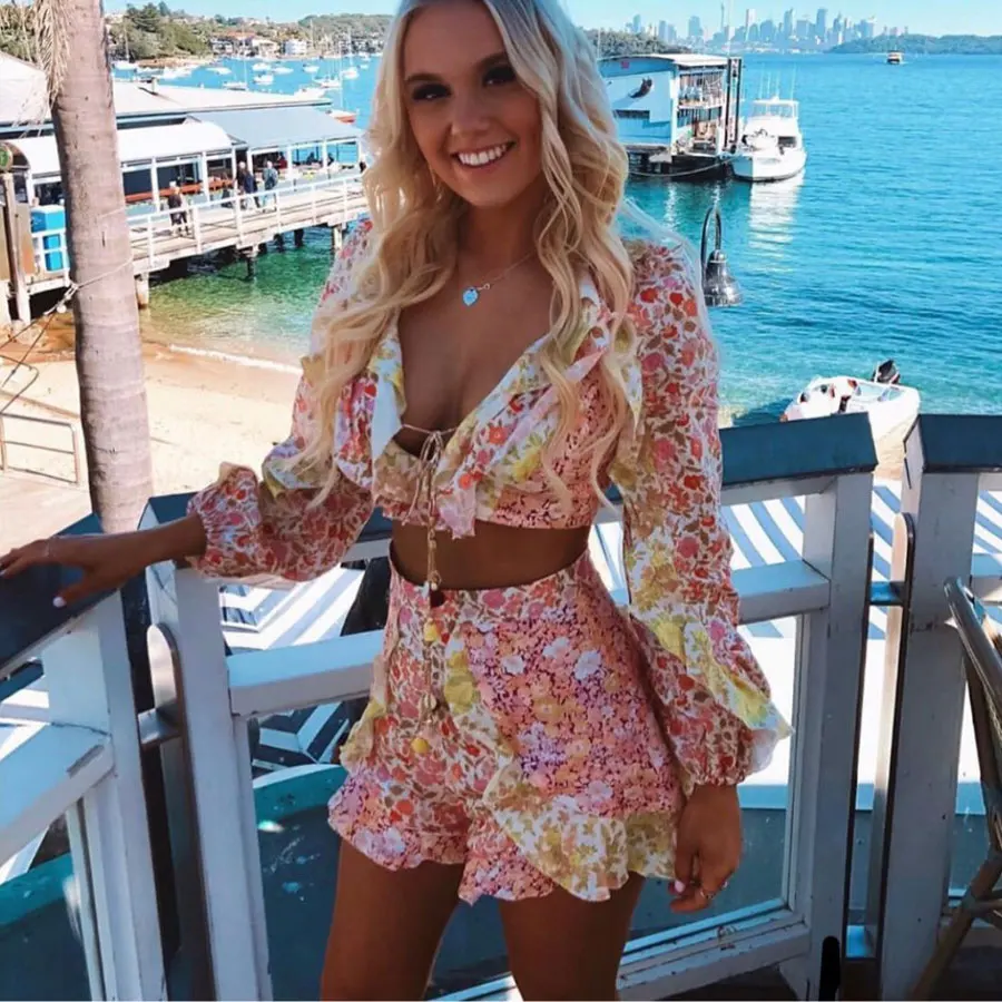 2019 Summer Women 2 Pieces Set Flower Printed Two Piece Set Top and Shorts Holiday Blouse Shirt and Flower Shorts 2 Piece
2019 Summer Women 2 Pieces Set Flower Printed Two Piece Set Top and Shorts Holiday Blouse Shirt and Flower Shorts 2 Piece