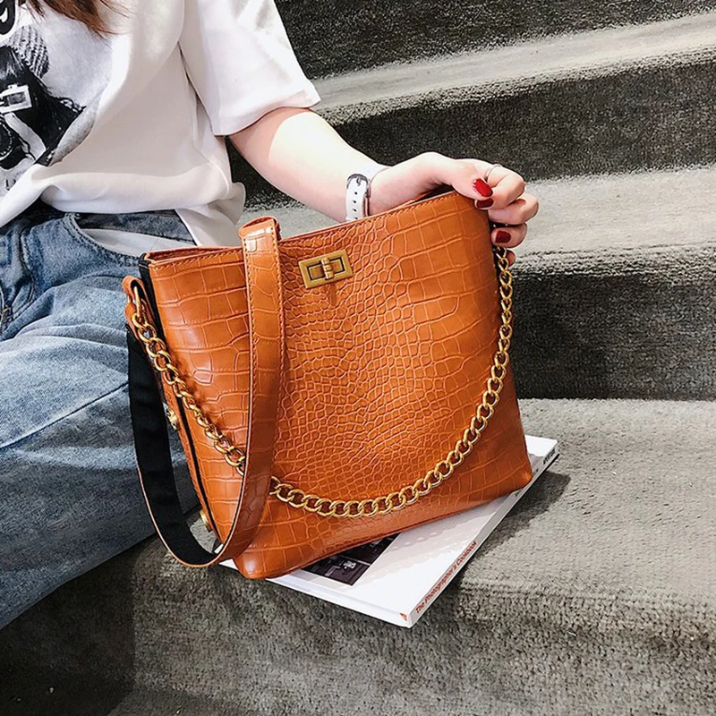 New Women Leather Bucket Bag 2019 Fashion Vintage Chain Messenger Bags Brand Designer Ladies Tote Bag Simple Crossbody Bag
New Women Leather Bucket Bag 2019 Fashion Vintage Chain Messenger Bags Brand Designer Ladies Tote Bag Simple Crossbody Bag